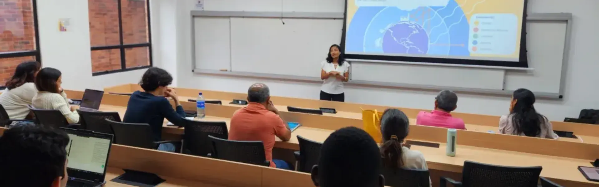 Oportunidades y retos en el mercado del carbono: conferencia de Luz Adriana Velazco en la Javeriana Cali