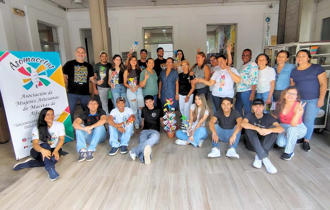 ¡100 años de tradición caleña que los javerianos ayudan a preservar en las macetas de alfeñique!