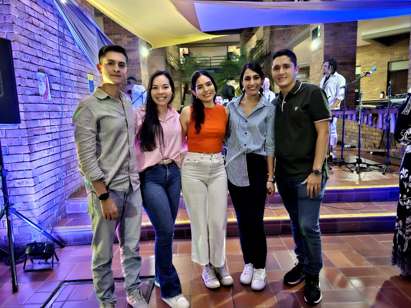 Emotivo encuentro de egresados