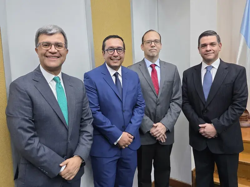 Decano de Ingeniería y Ciencias